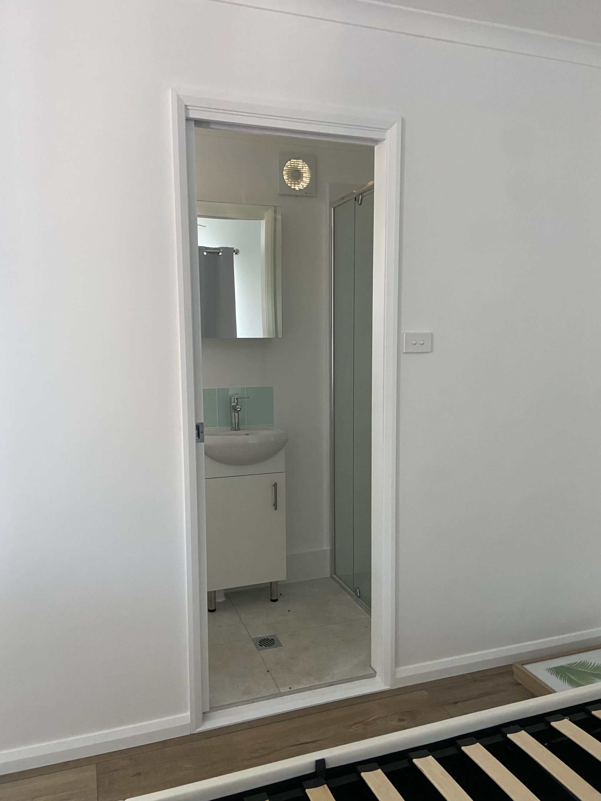 Granny flat Long Jetty - ensuite doorway